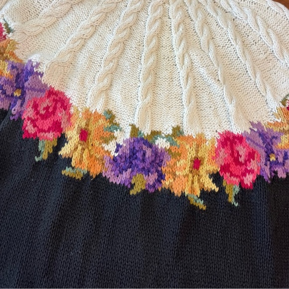 Vintage SGCS by Sacha cream black colorful floral sweater size medium - Picture 3 of 13